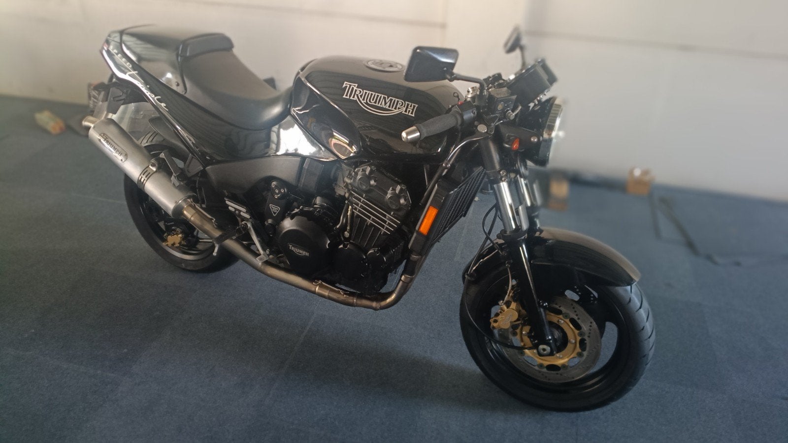 Triumph Speed Triple 900