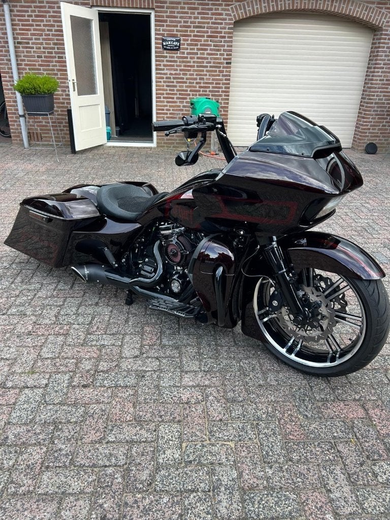 Harley-Davidson FLTRX Road Glide Custom
