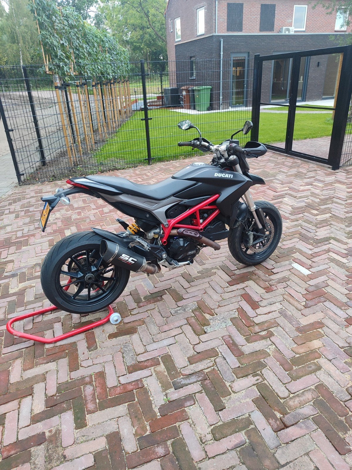 Ducati Hypermotard 820