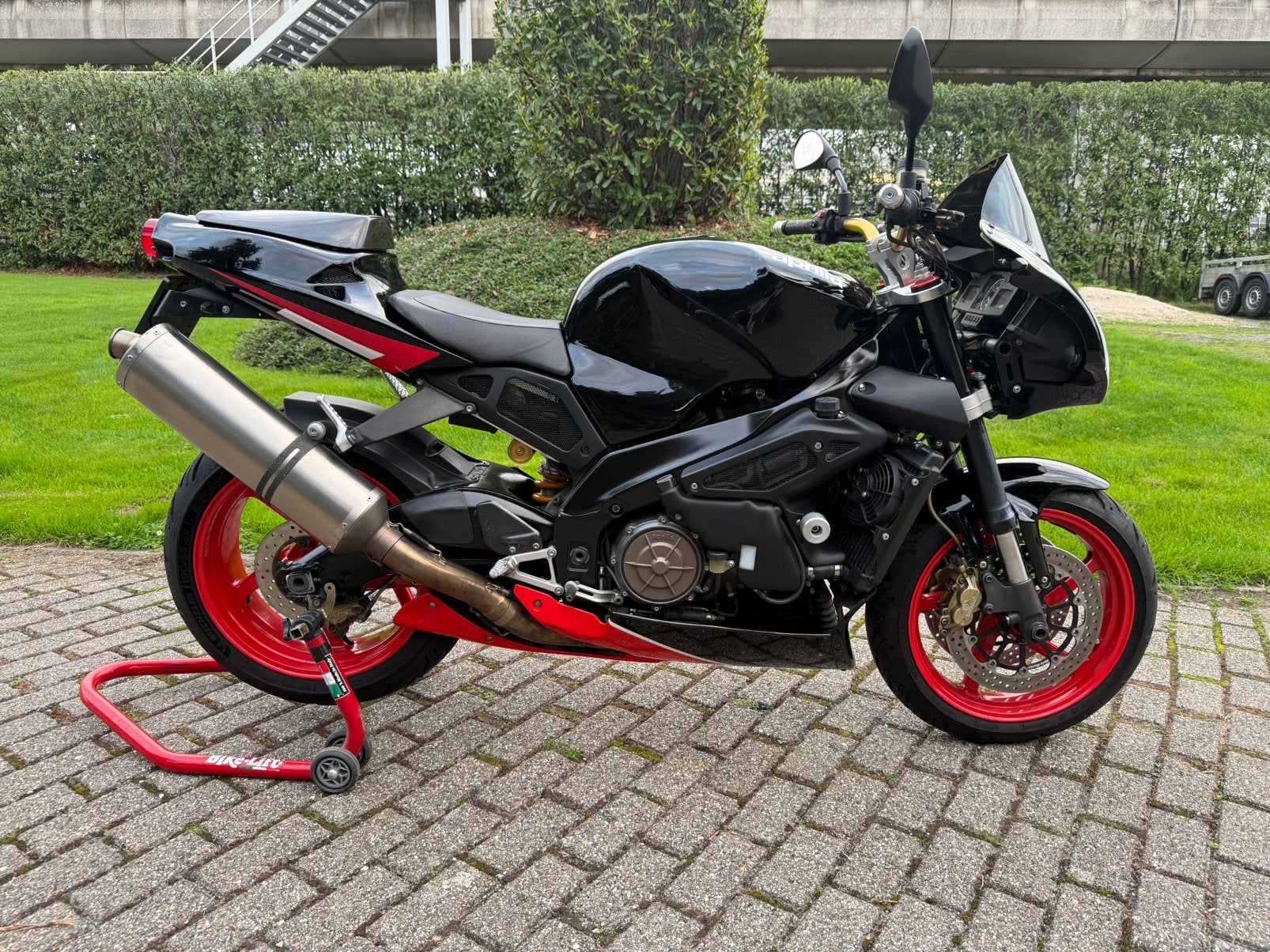 Aprilia Tuono 1000