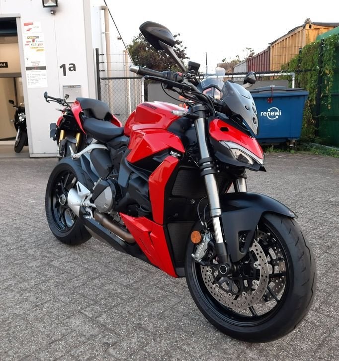 Ducati Streetfighter V2