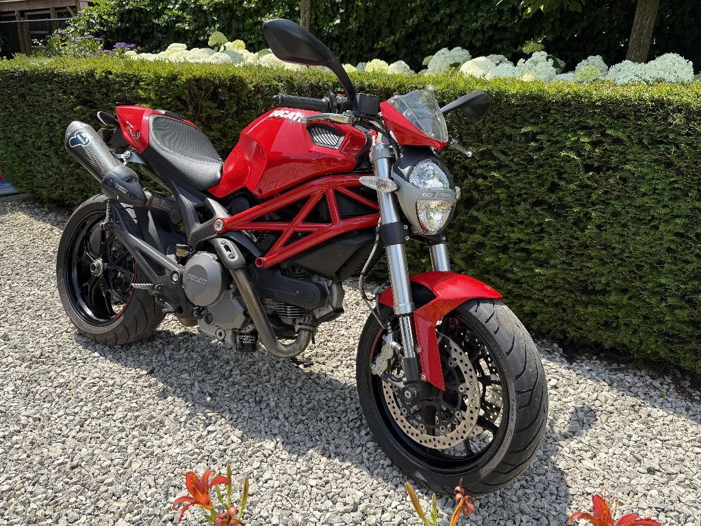 Ducati Monster 796