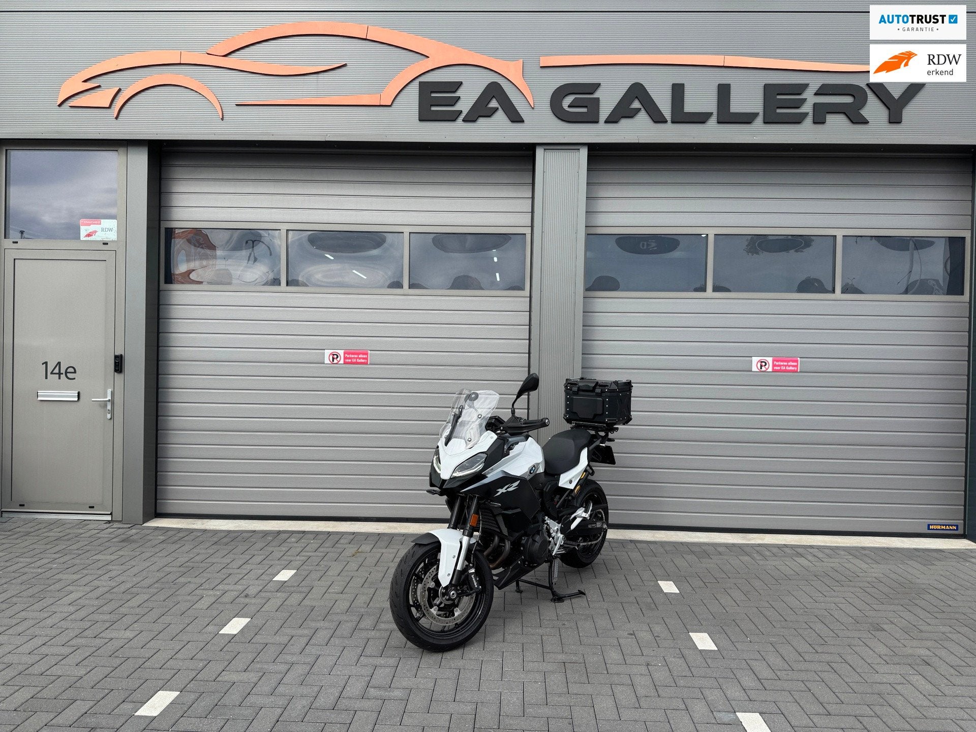 BMW  F900 XR