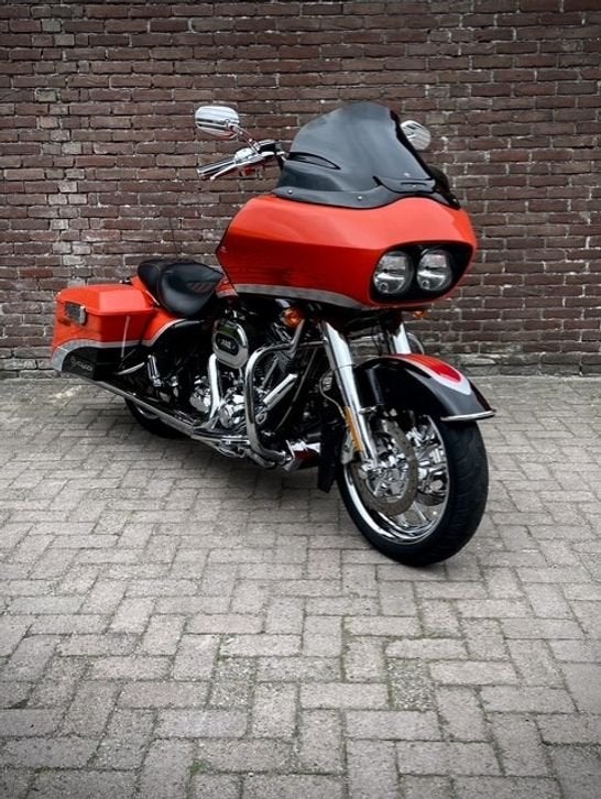 Harley-Davidson FLTRXSE CVO Road Glide