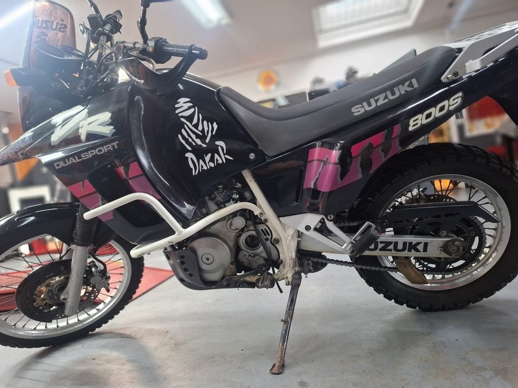 Suzuki DR 800S