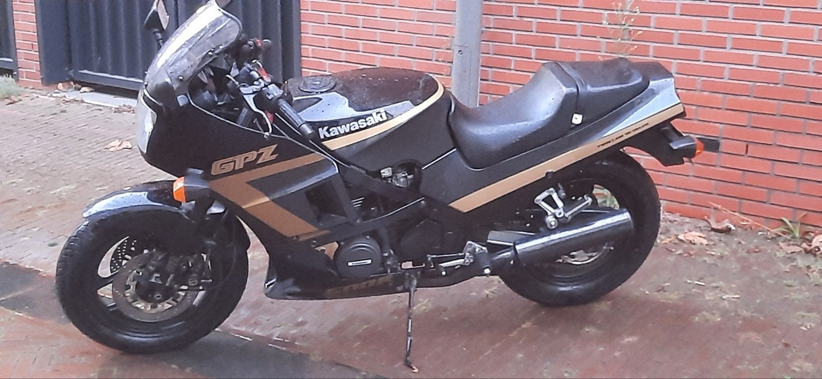 Kawasaki GPz 600R Ninja