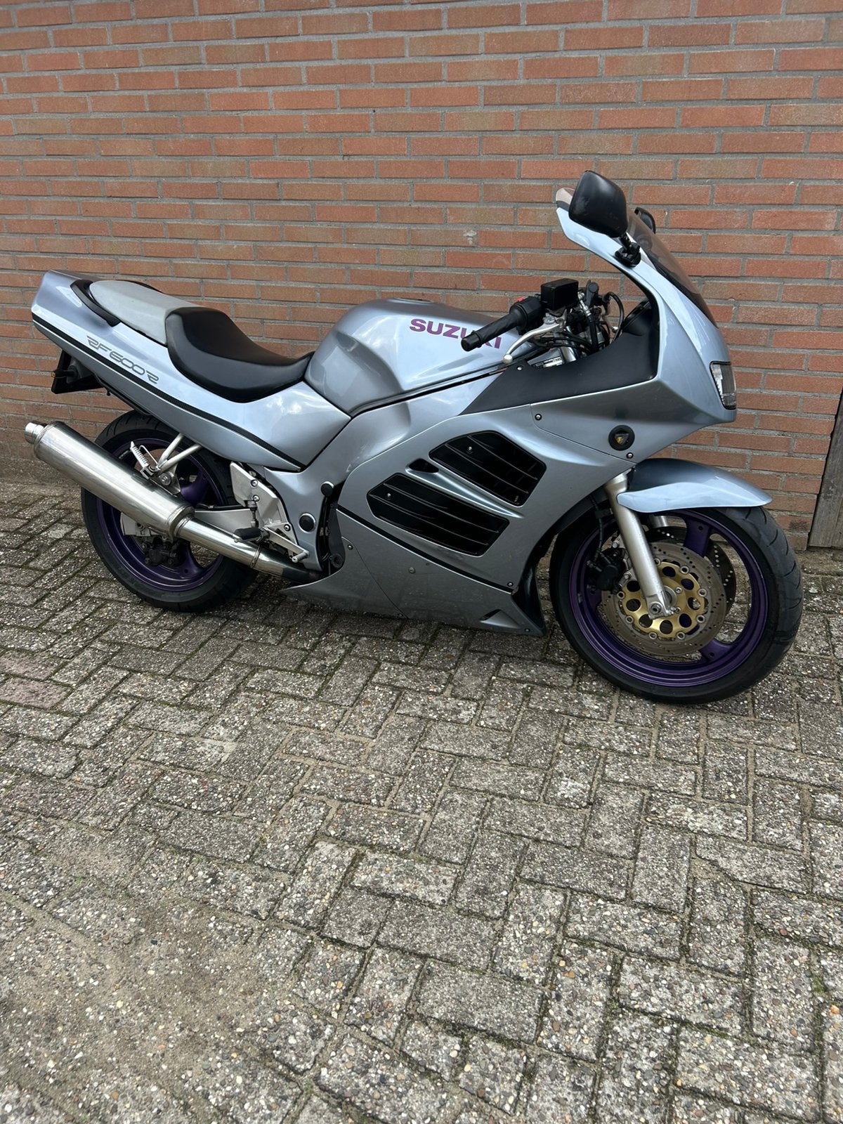 Suzuki RF 600 R