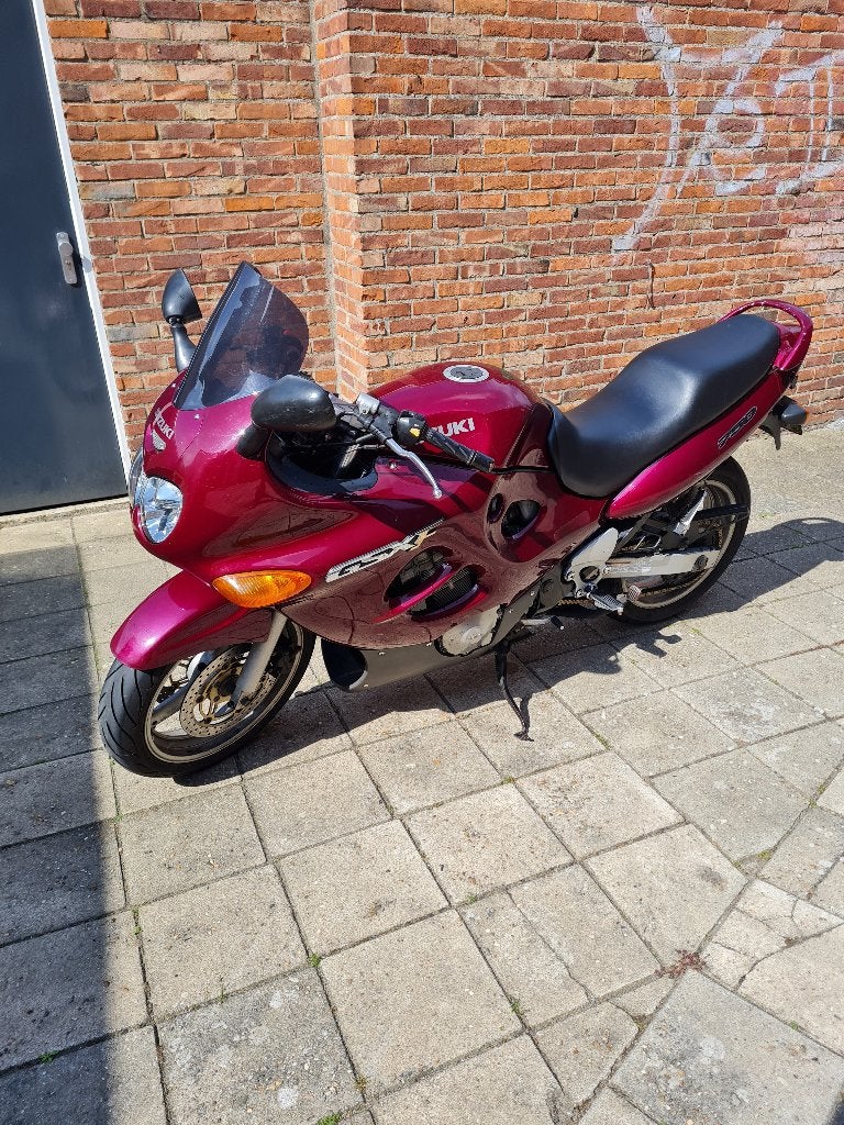 Suzuki GSX-F 1000F