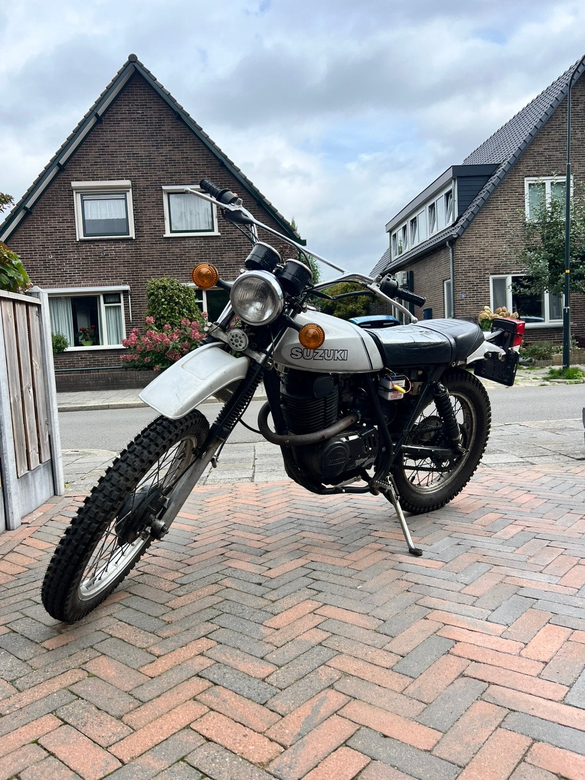 Suzuki DR 370SP