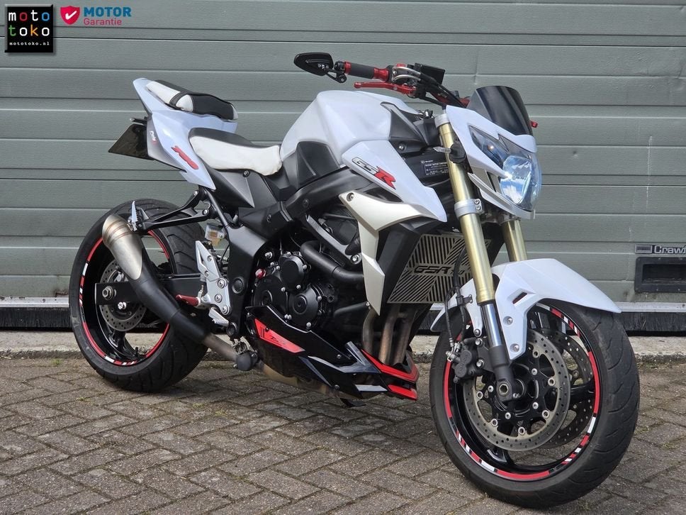 Suzuki GSR 750
