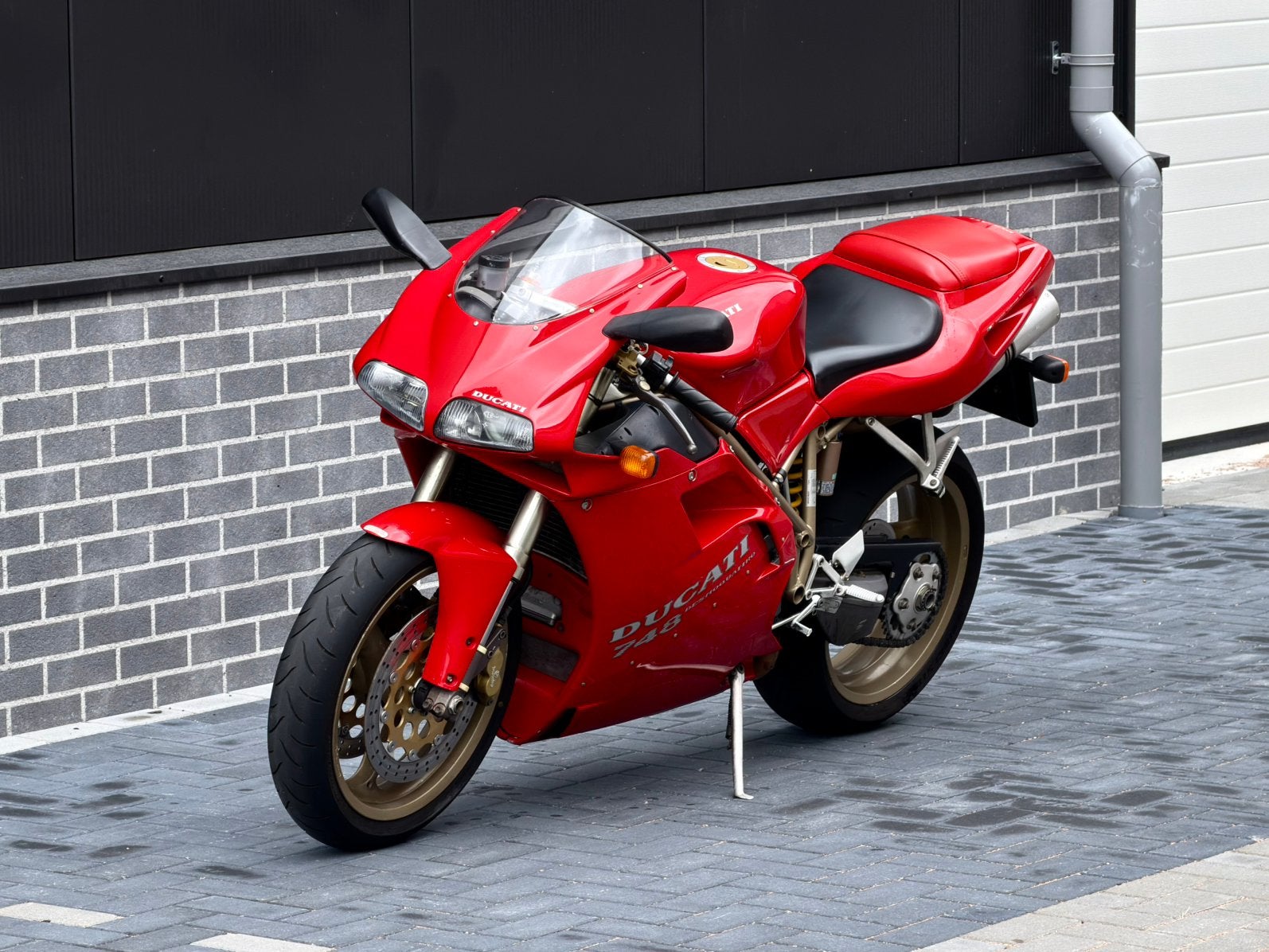 Ducati 748