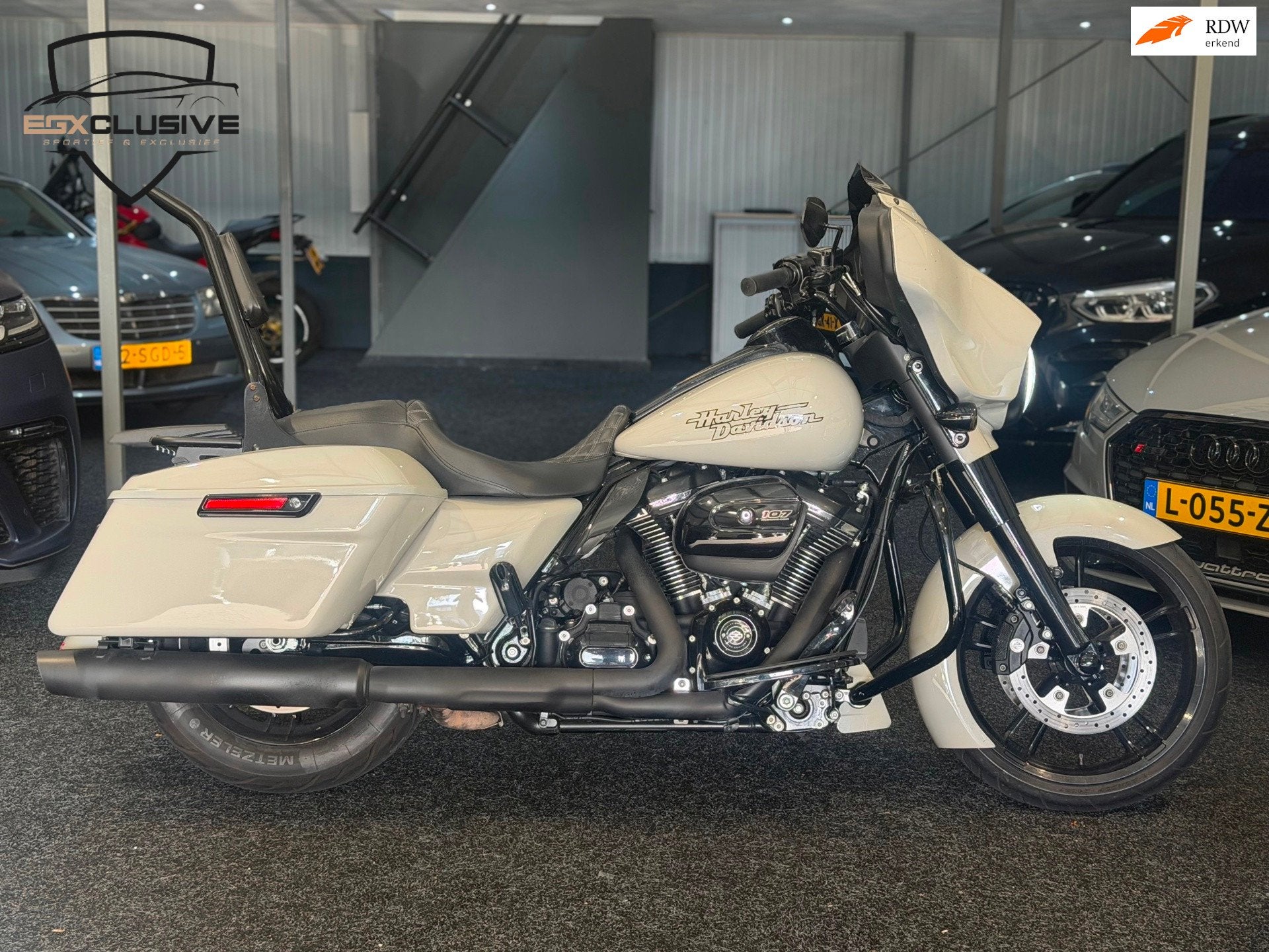 Harley-Davidson FLHXS Street Glide Special