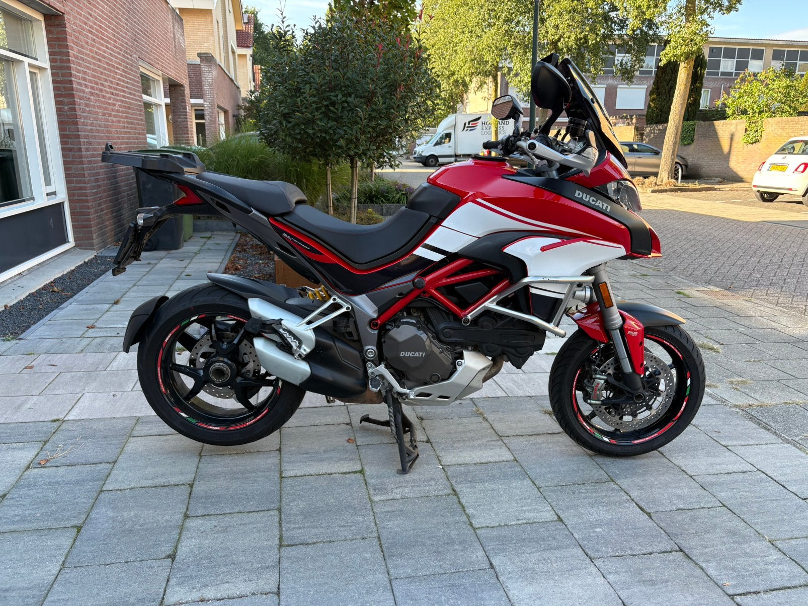 Ducati Monster 1200S