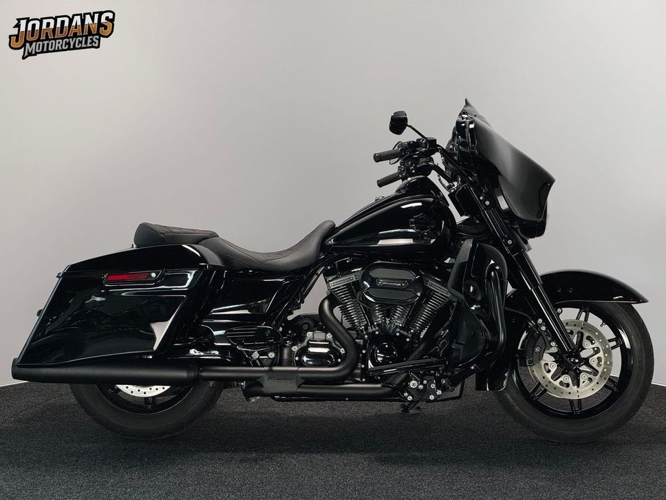 Harley-Davidson CVO Street Glide FLHXSE