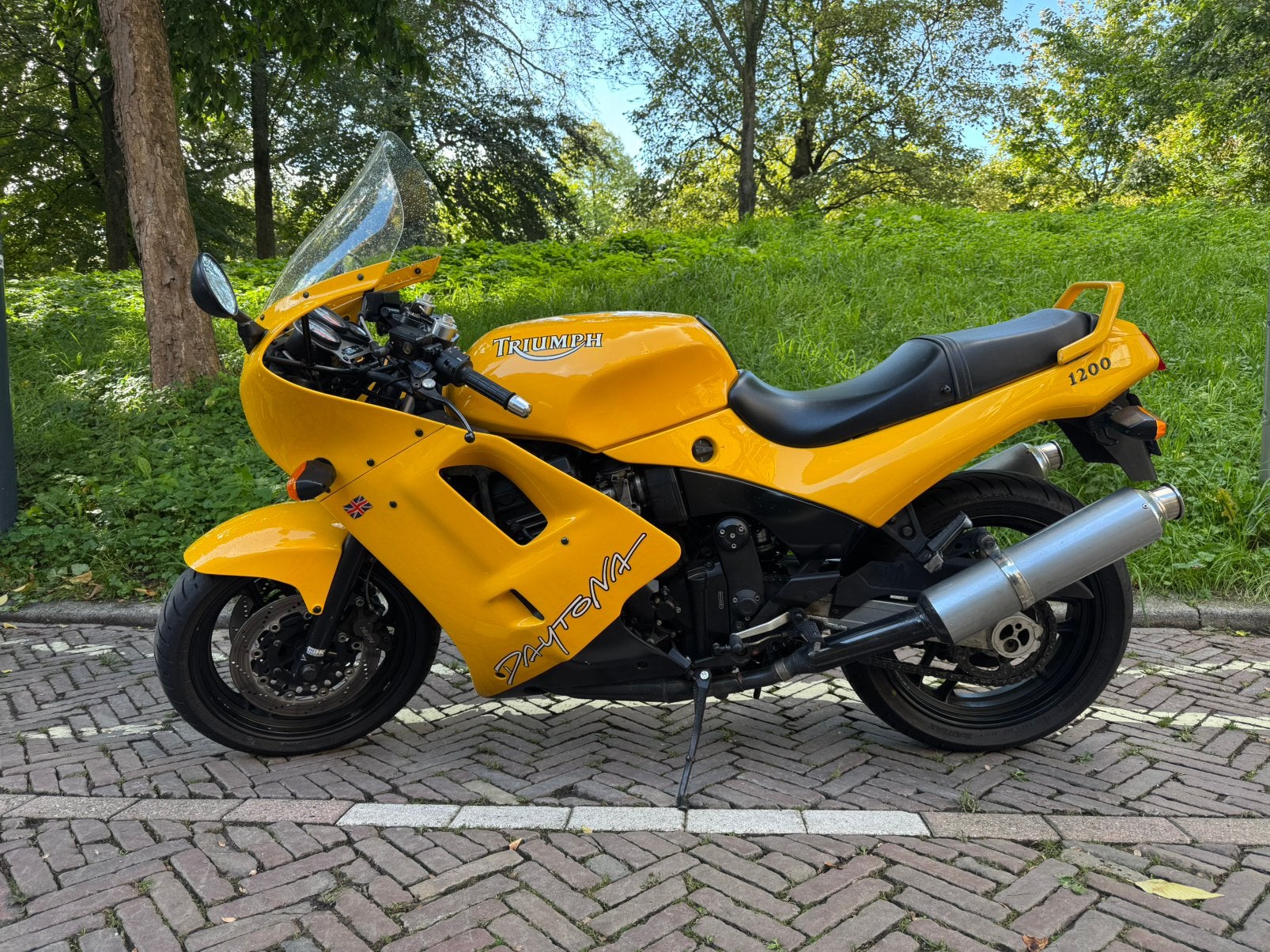 Triumph Daytona 1200