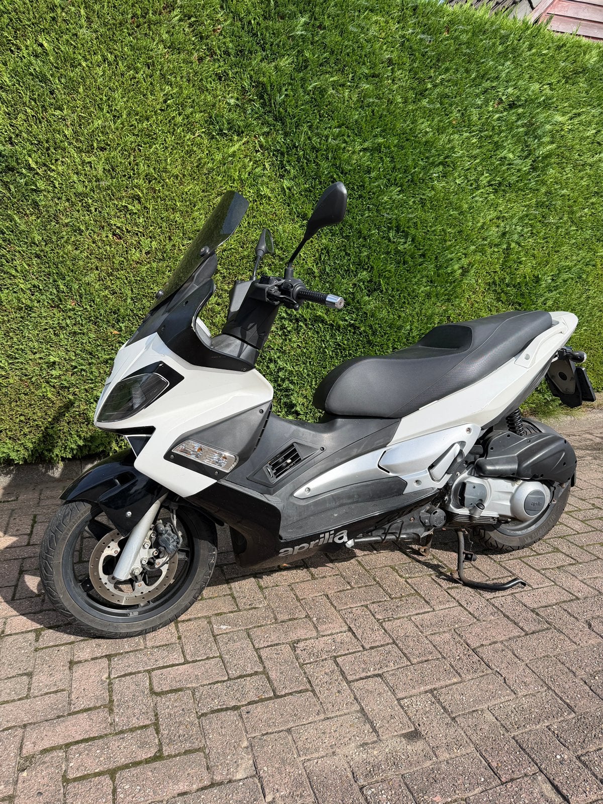 Aprilia SR Max 300