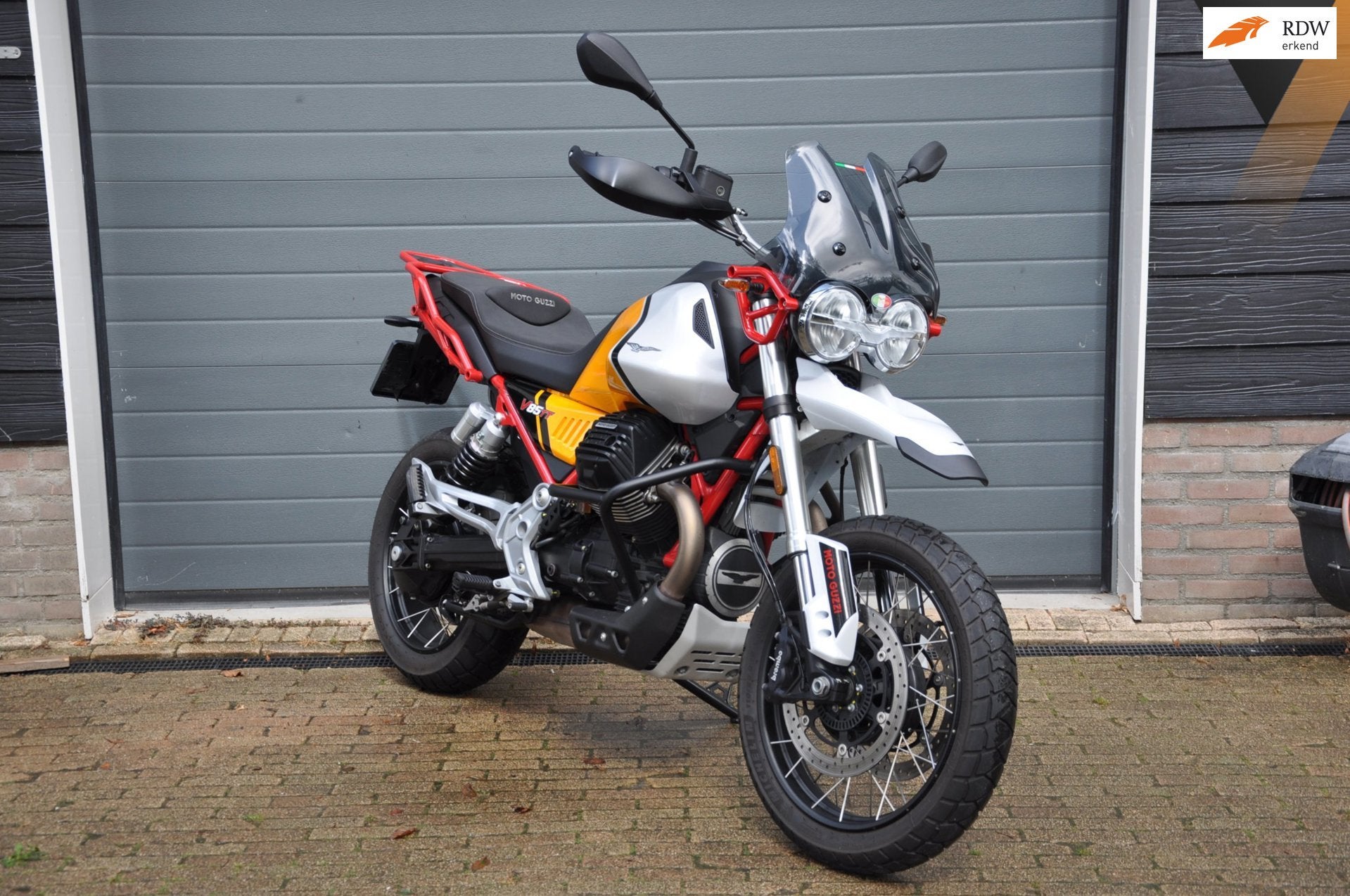 Moto Guzzi V85 TT Evocative