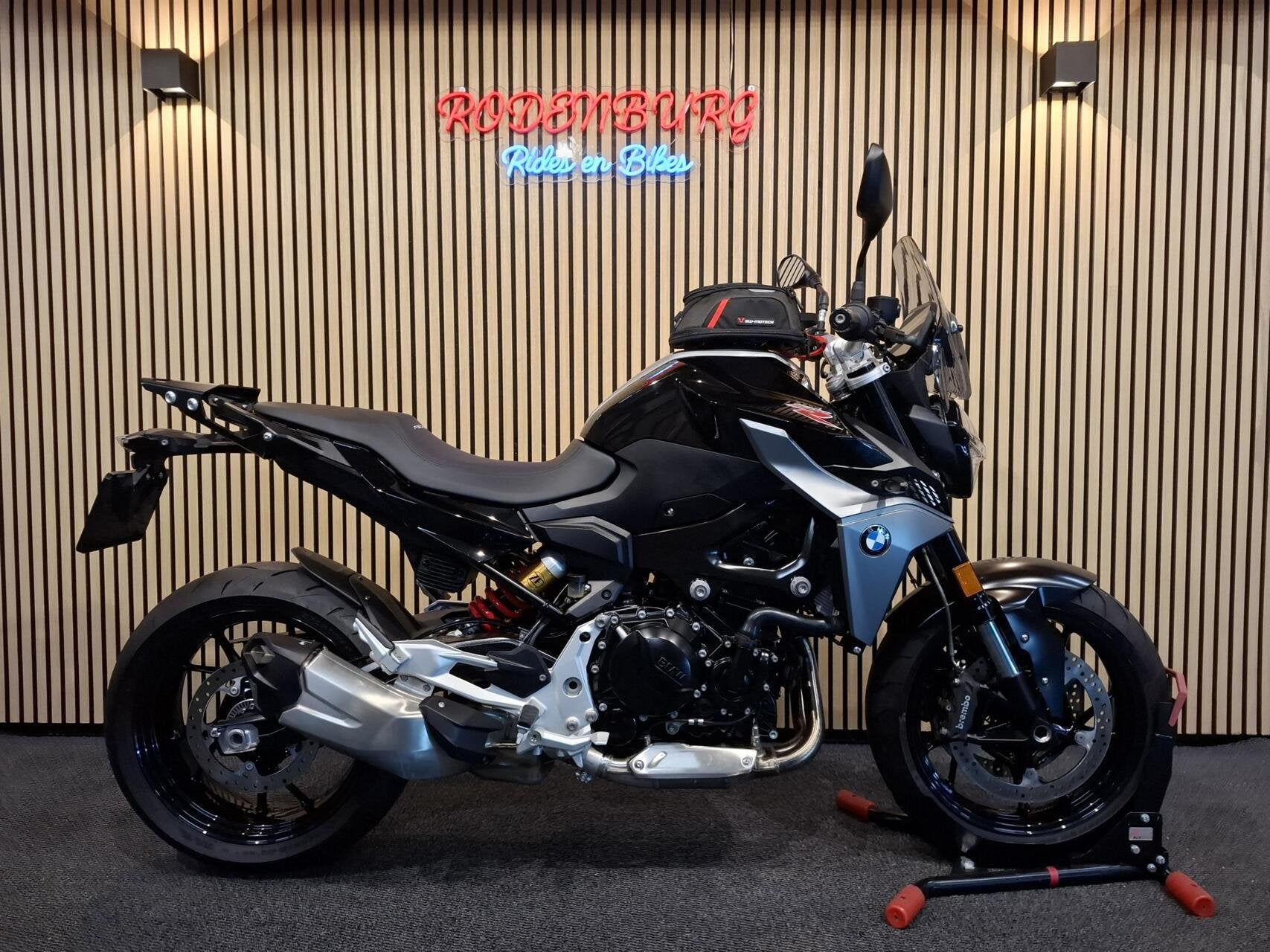 BMW F 900R