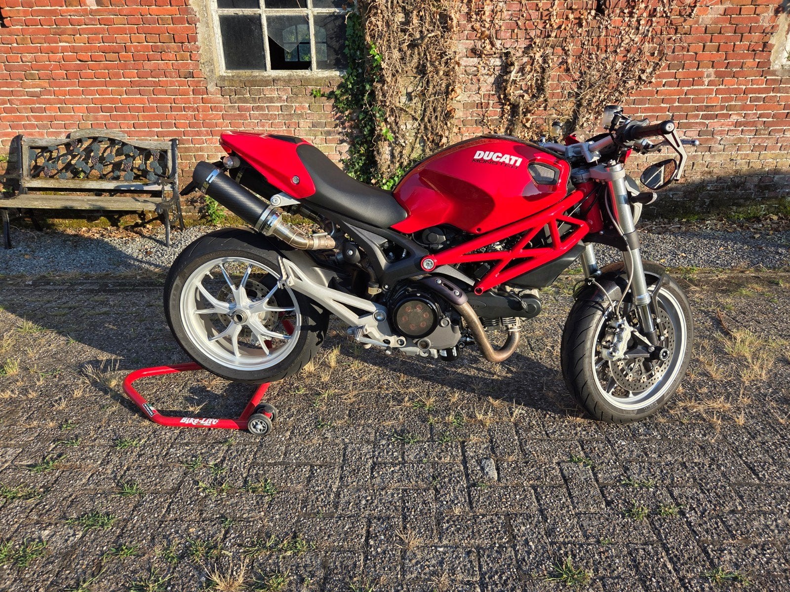 Ducati Monster 1100 EVO