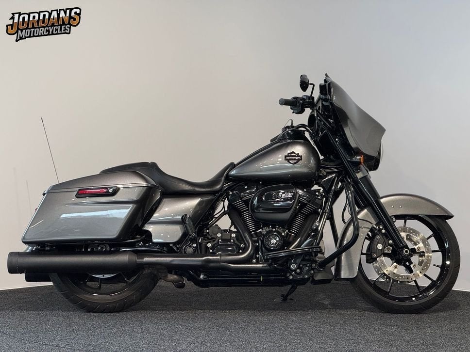 Harley-Davidson FLHXS Street Glide Special