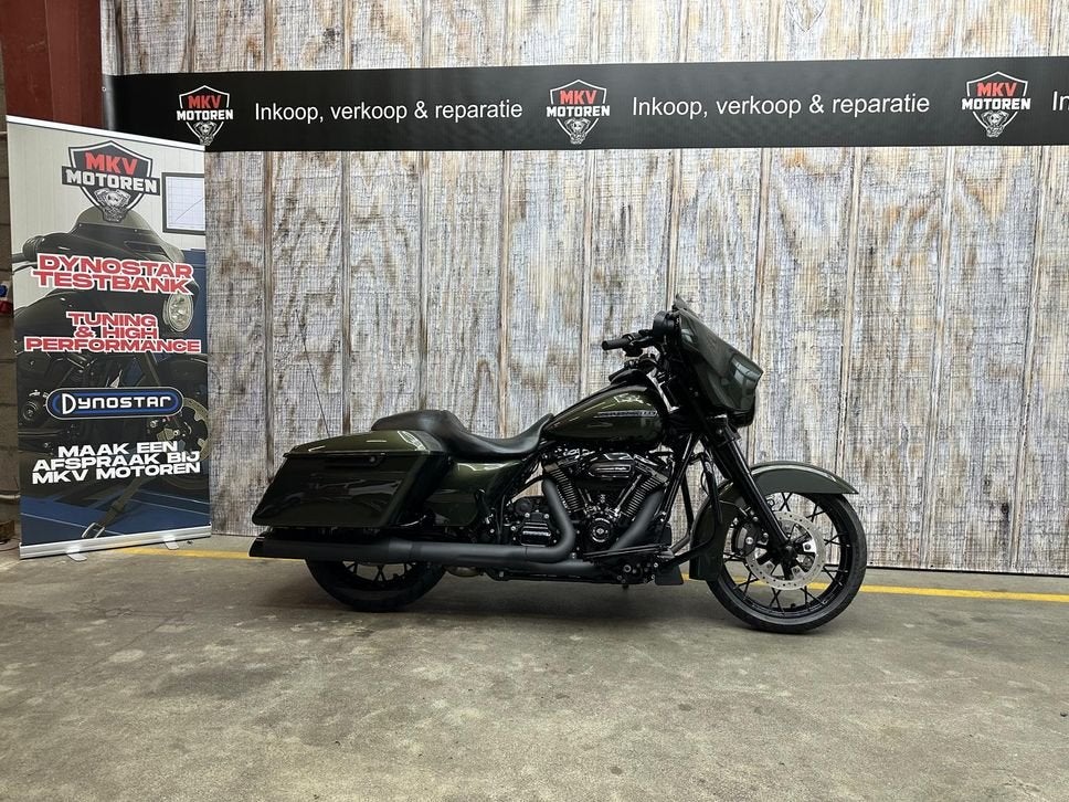 Harley-Davidson FLHXS Street Glide Special
