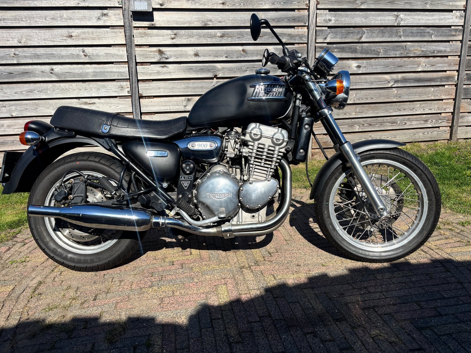 Triumph Thunderbird 900