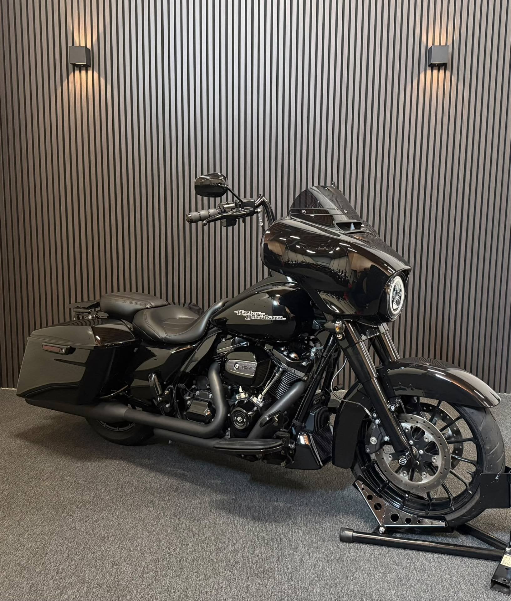 Harley-Davidson FLHXS Street Glide Special