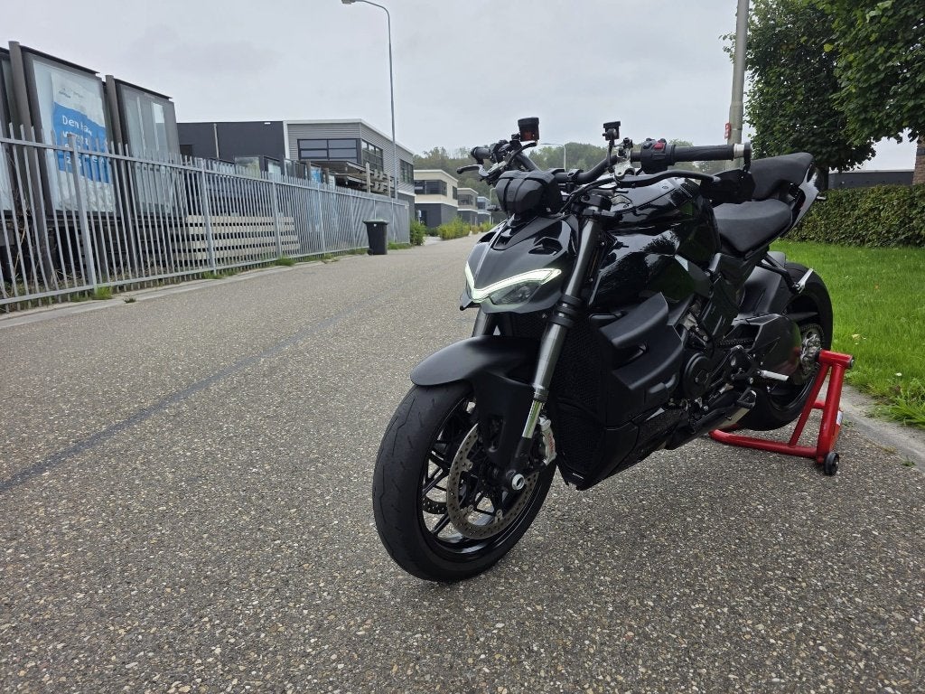 Ducati Streetfighter V4