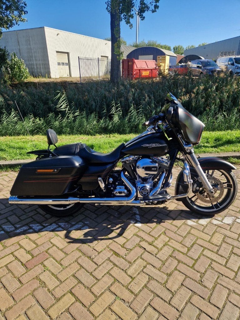 Harley-Davidson FLHXS Street Glide Special