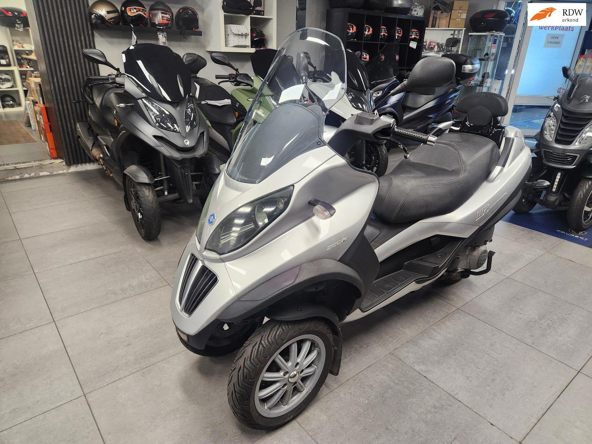 Piaggio MP3 250