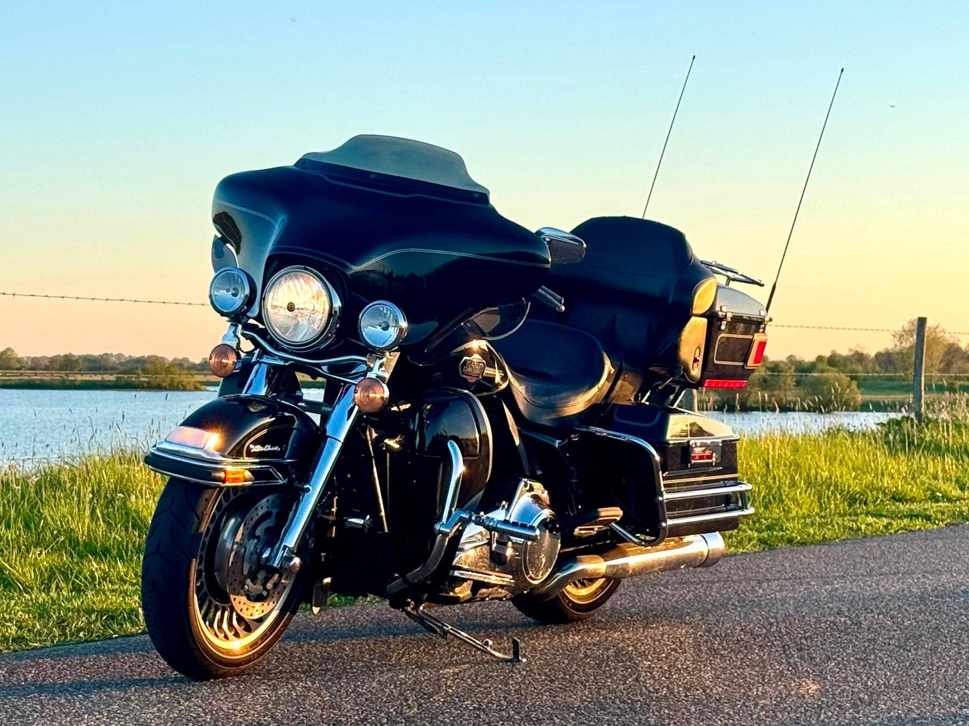 Harley-Davidson FLHTCU Electra Glide Ultra