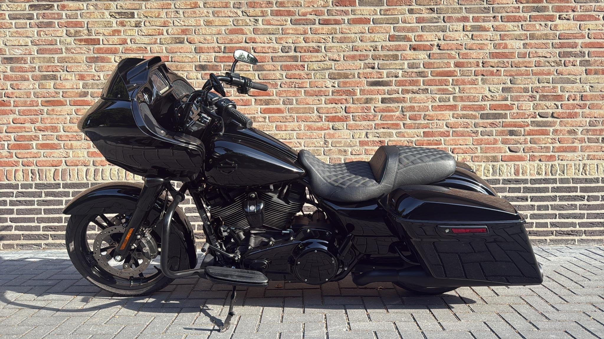 Harley-Davidson FLTRXSE CVO Road Glide