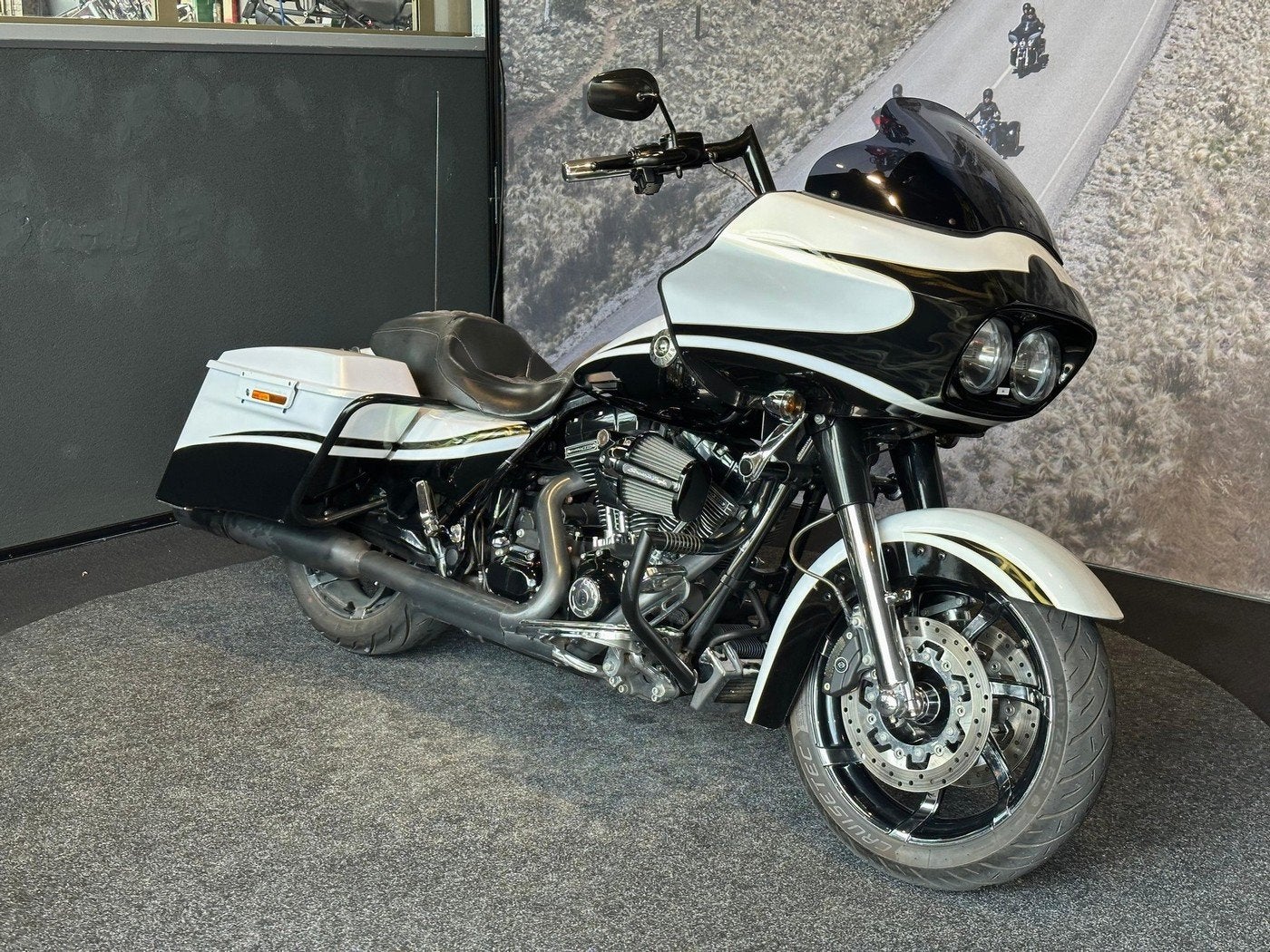 Harley-Davidson FLTRXSE CVO Road Glide