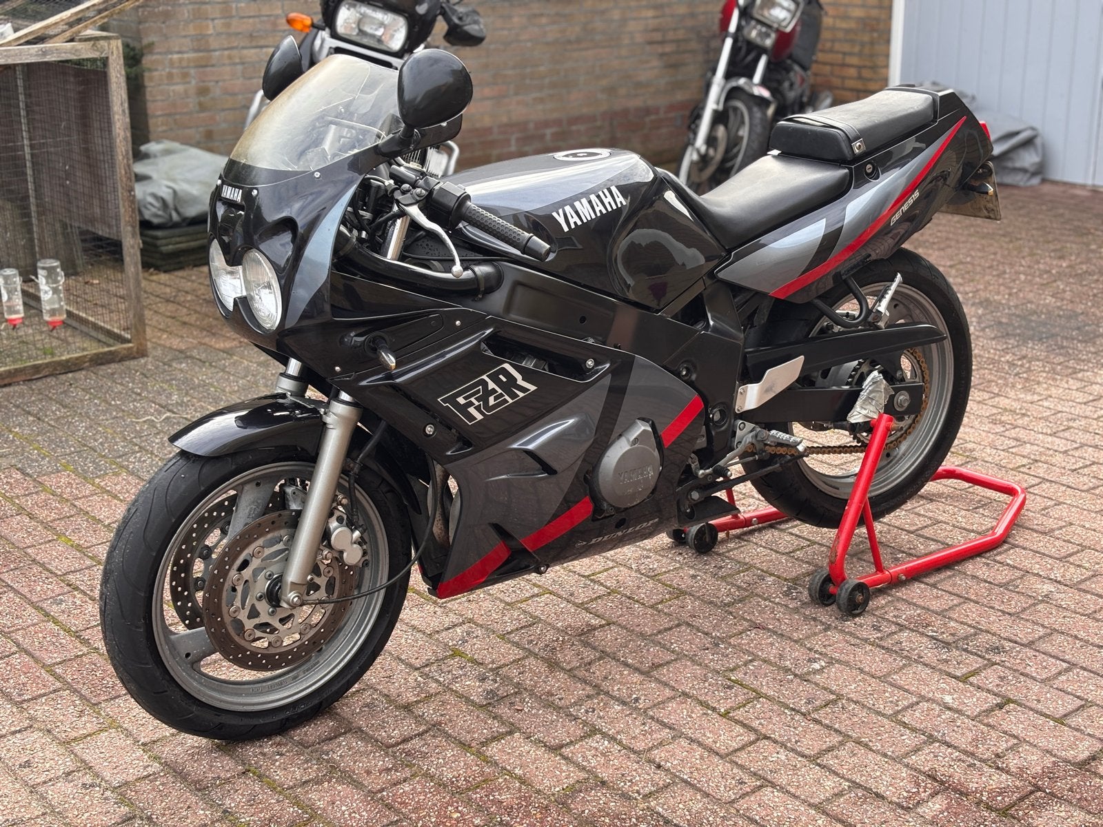 Yamaha FZR 600