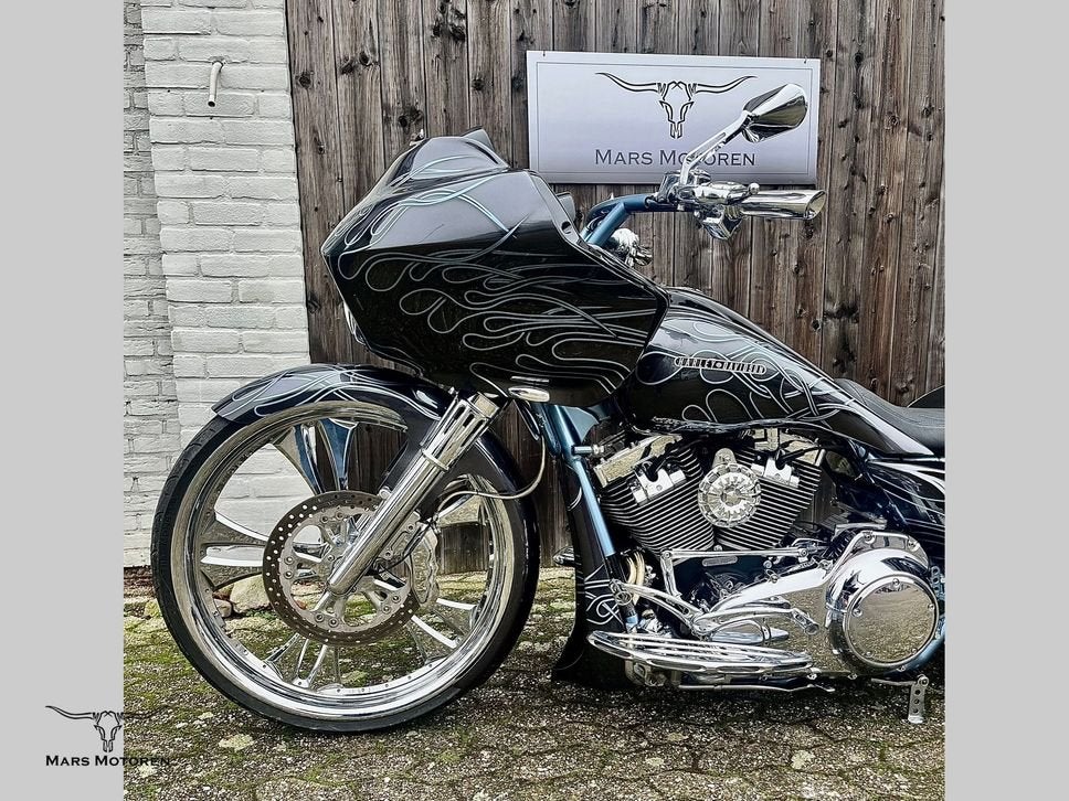 Harley-Davidson FLTRXST Road Glide ST