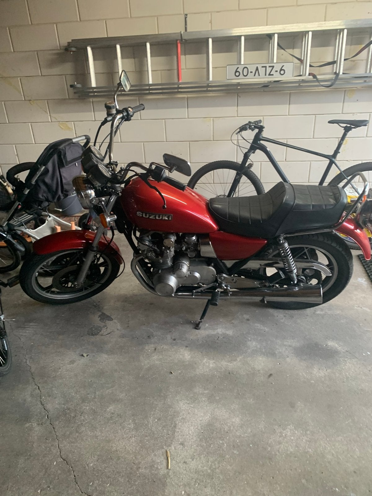 Suzuki GS 550L
