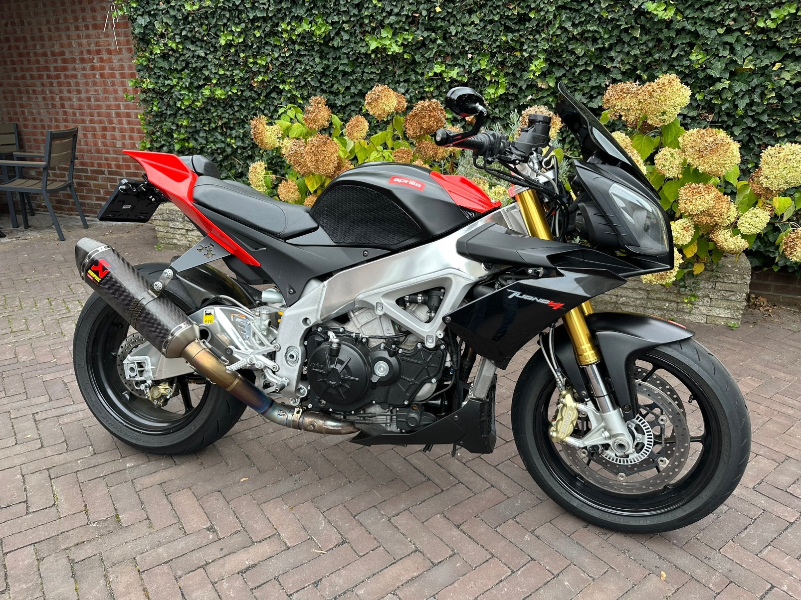 Aprilia Tuono V4 R APRC