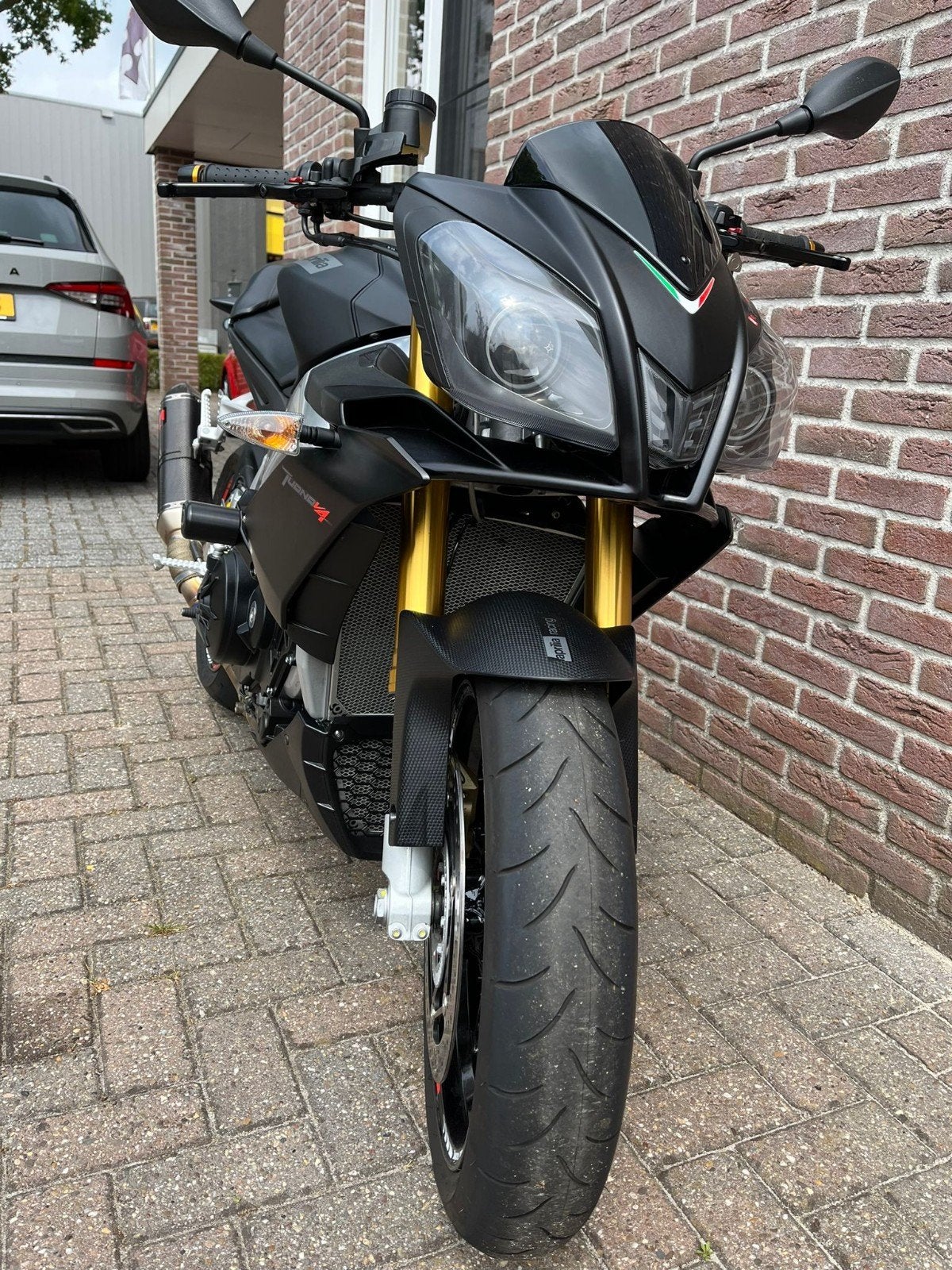 Aprilia Tuono V4 R APRC