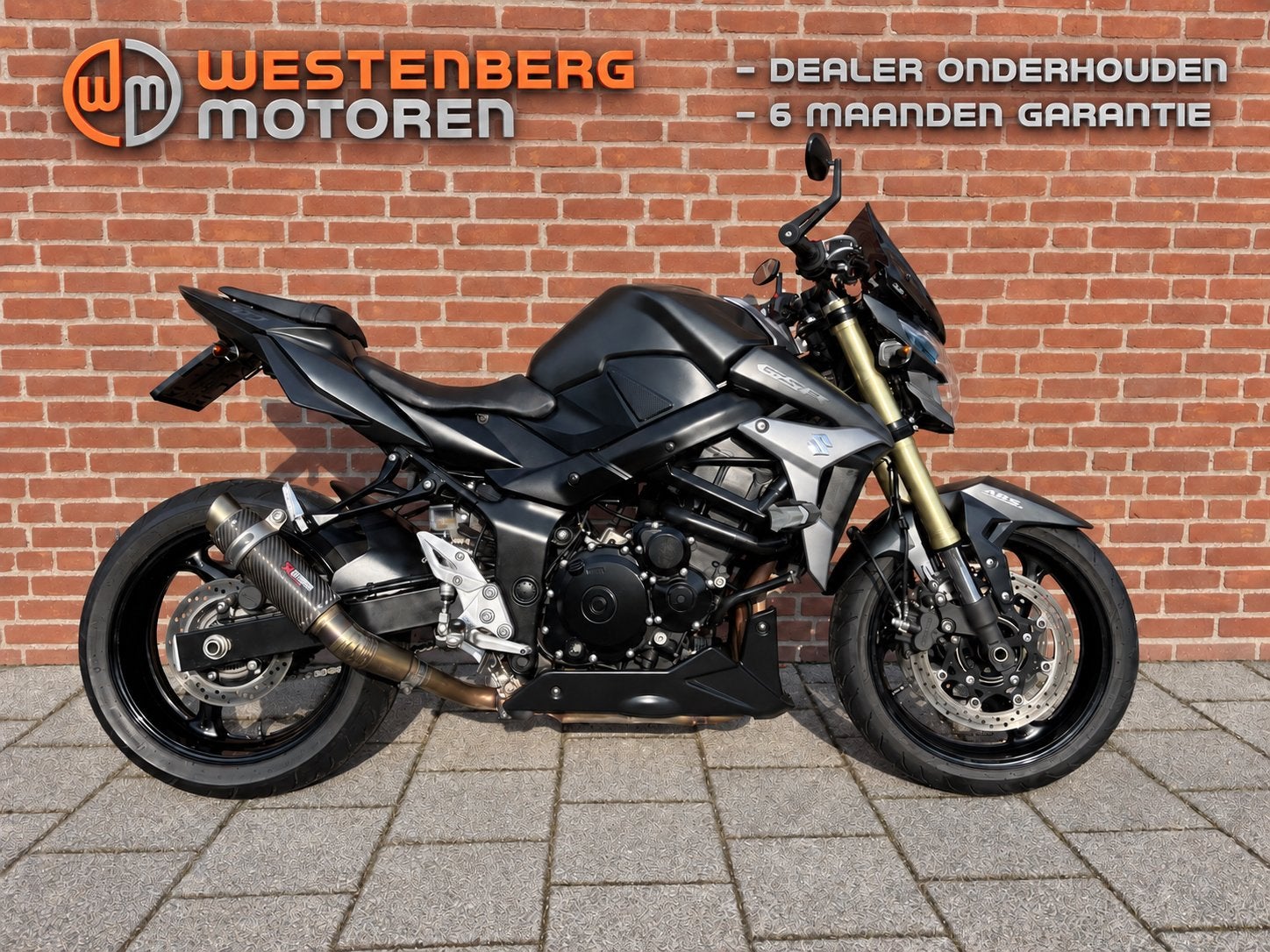 Suzuki GSR 750