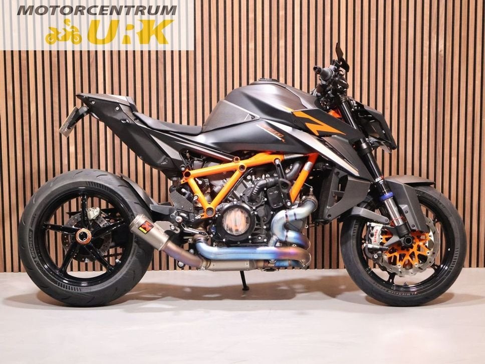 KTM 1390 Super Duke R EVO