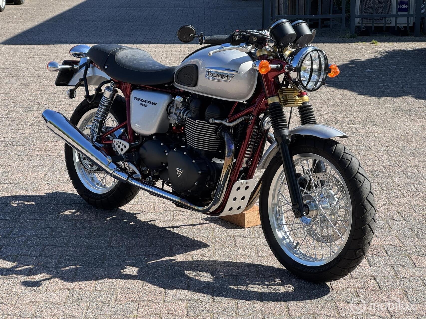 Triumph Thruxton 900