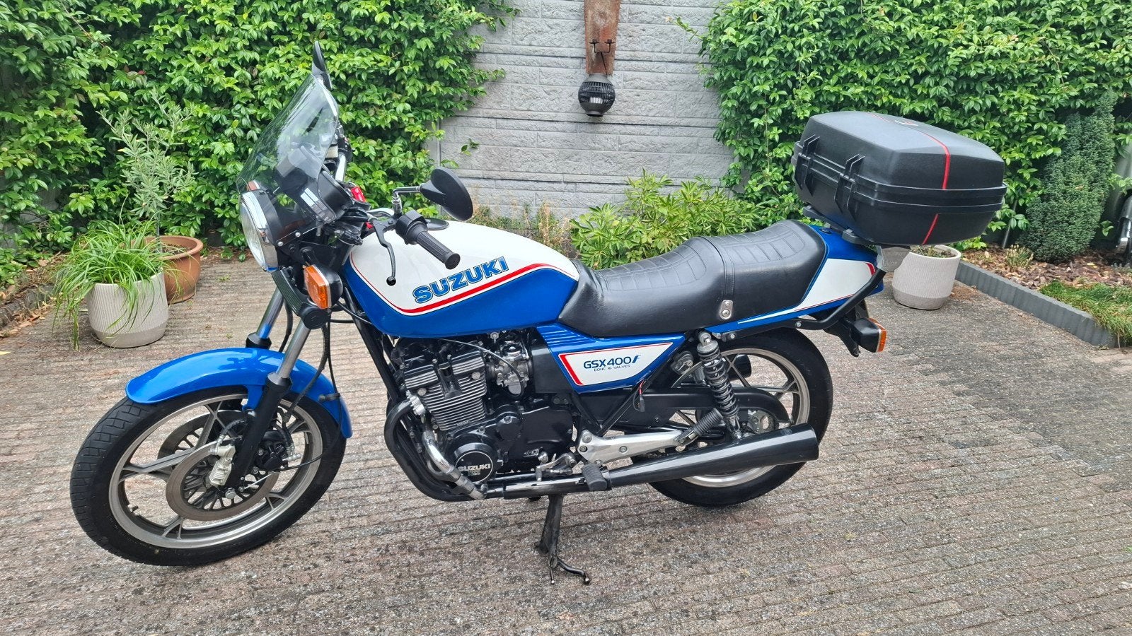 Suzuki GSX 400F Katana