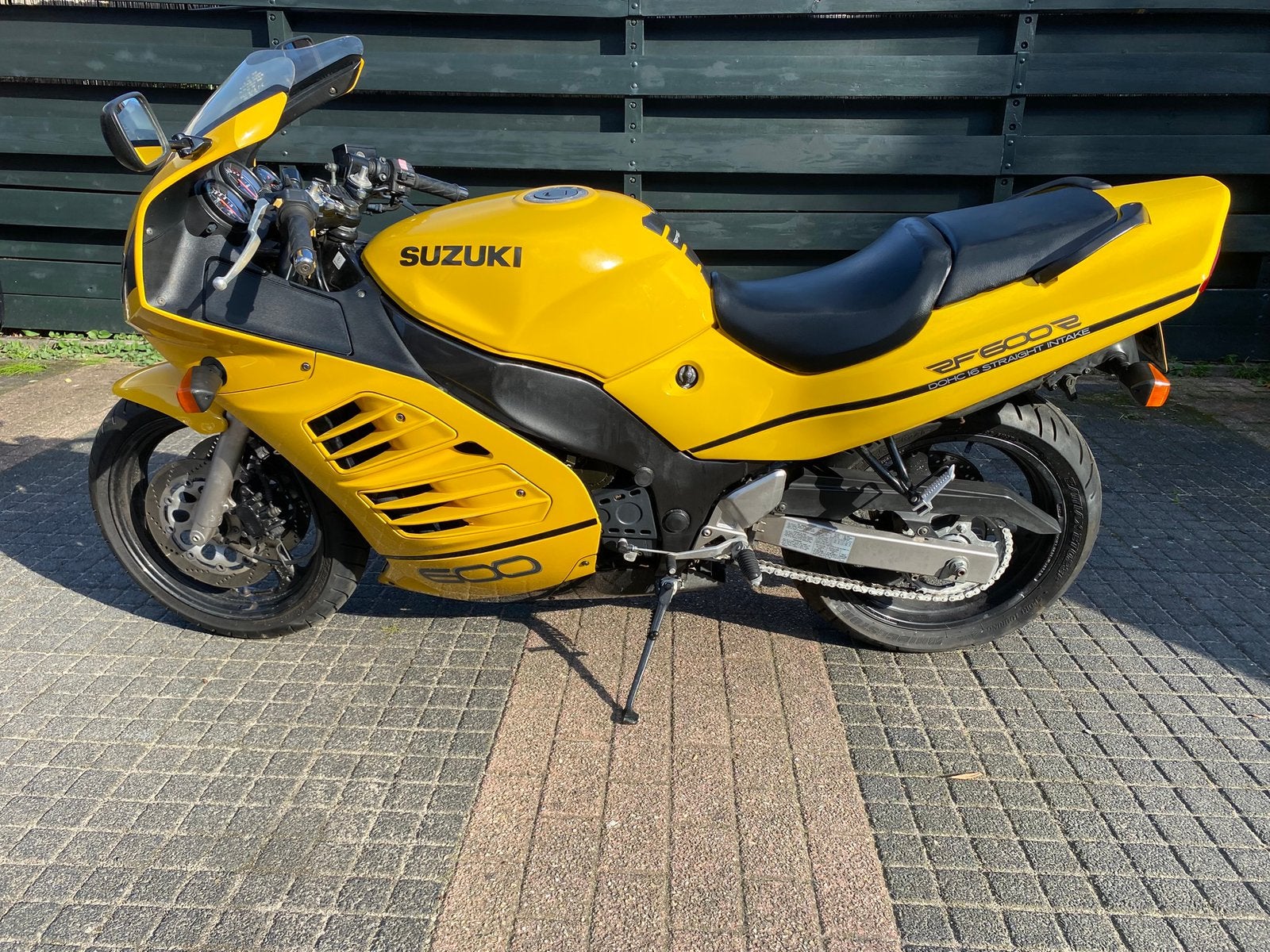 Suzuki RF 600 R