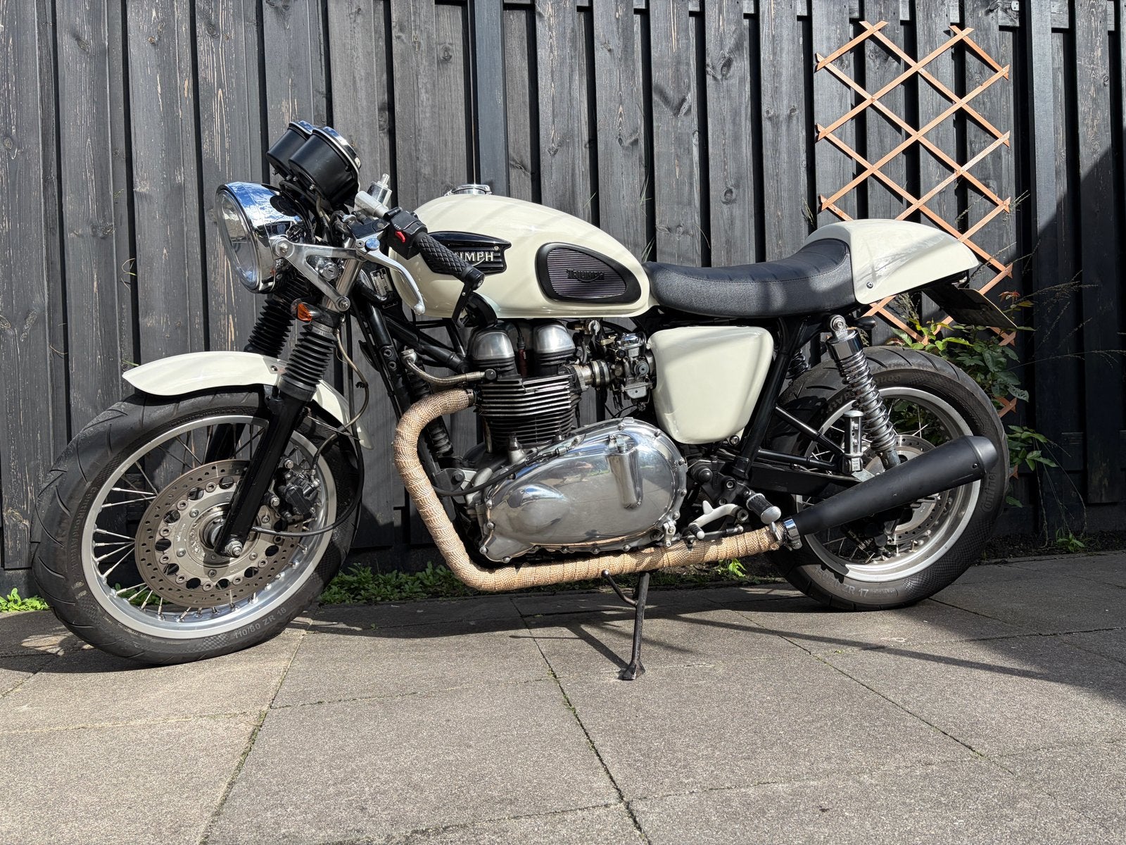 Triumph Thruxton 900