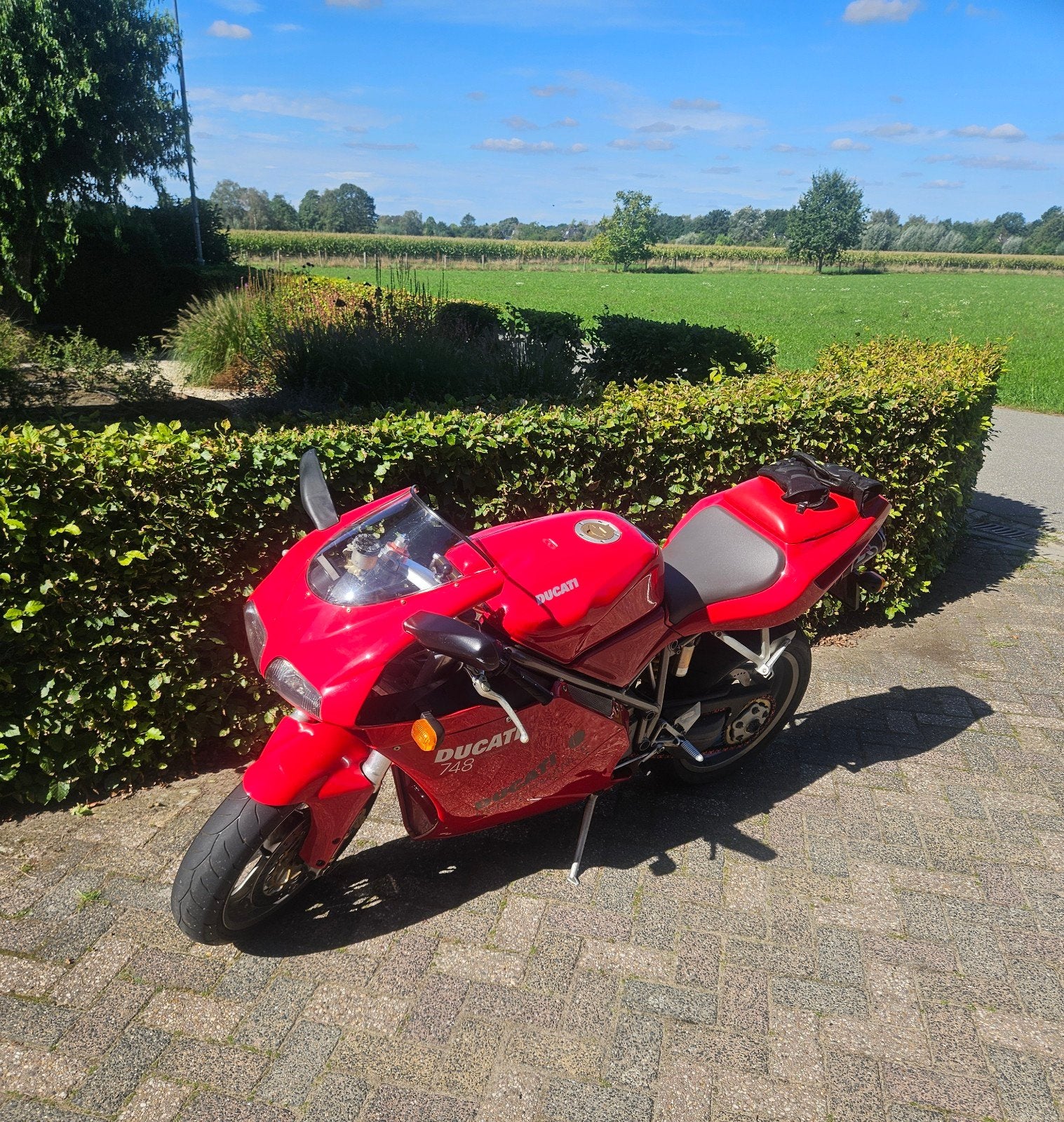 Ducati 748