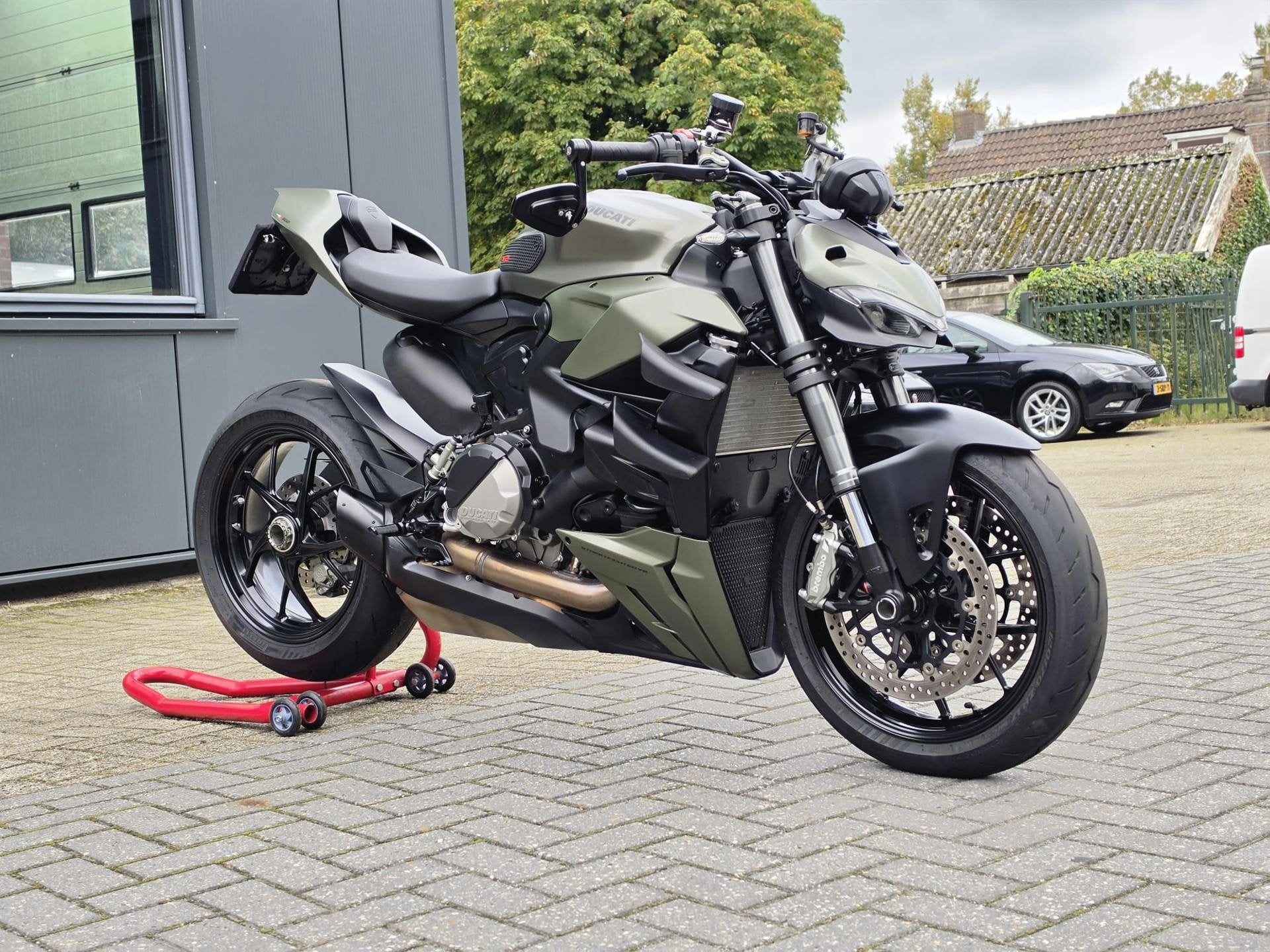Ducati Streetfighter V2