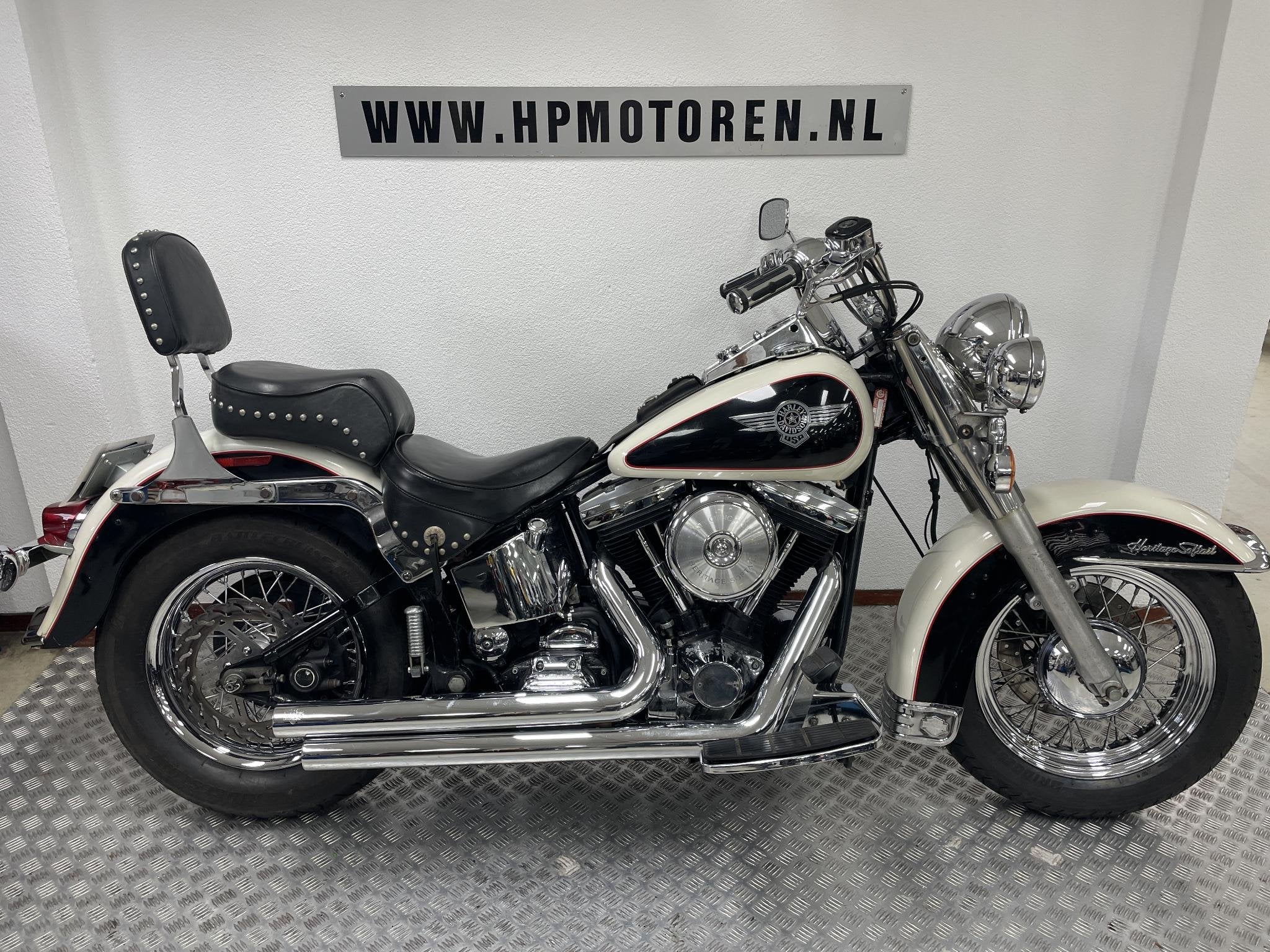 Harley-Davidson FLSTN Heritage Softail Nostalgia (Cow Glide)