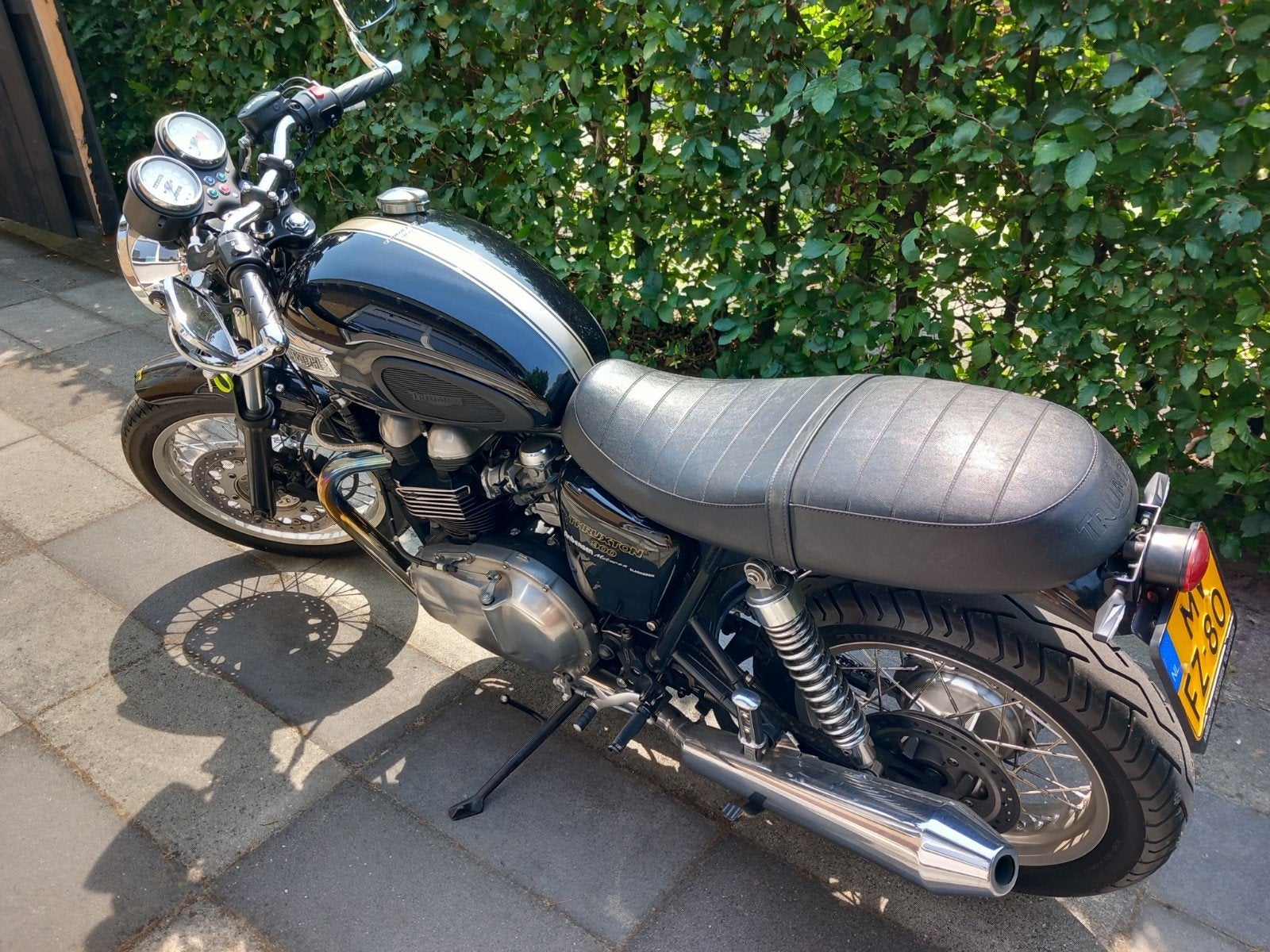 Triumph Thruxton 900