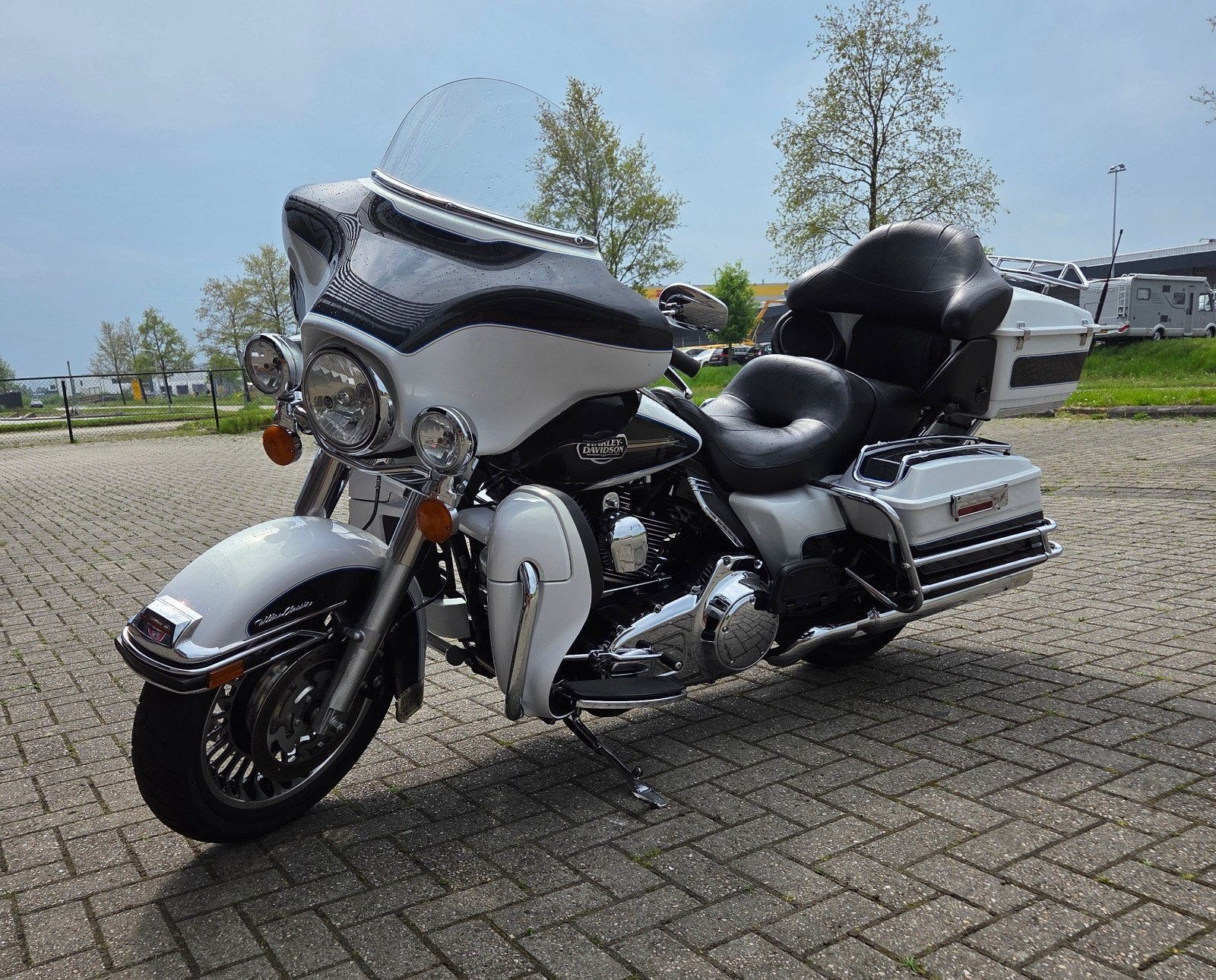 Harley-Davidson FLHTCU Electra Glide Ultra