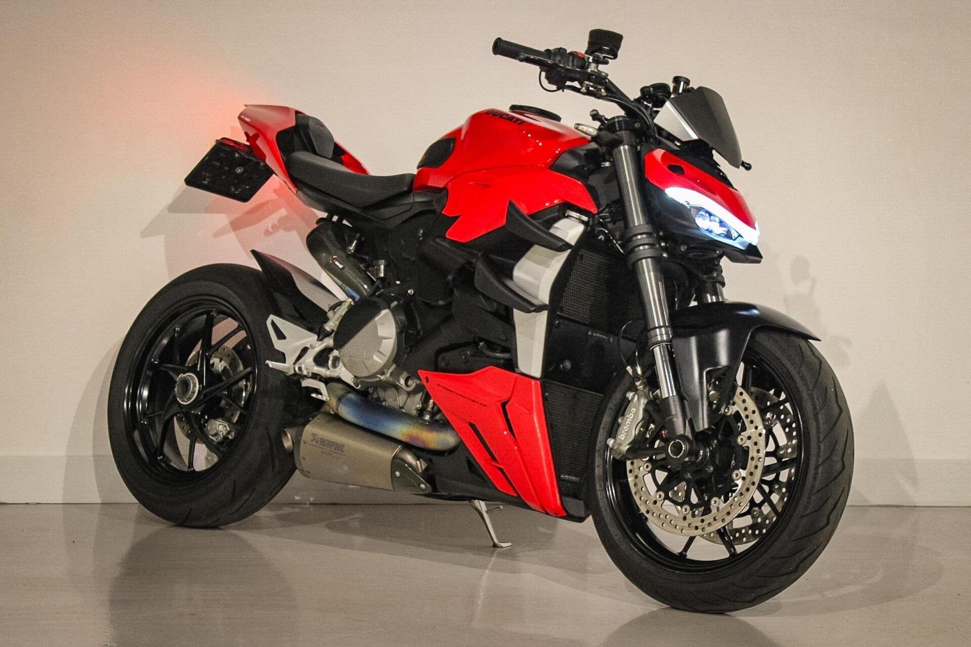 Ducati Streetfighter V2